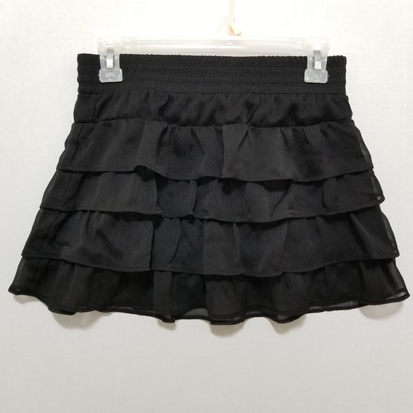 Zenana Outfitters skirt Small tiered ruffle smocked elastic waist mini pull on - Picture 1 of 13